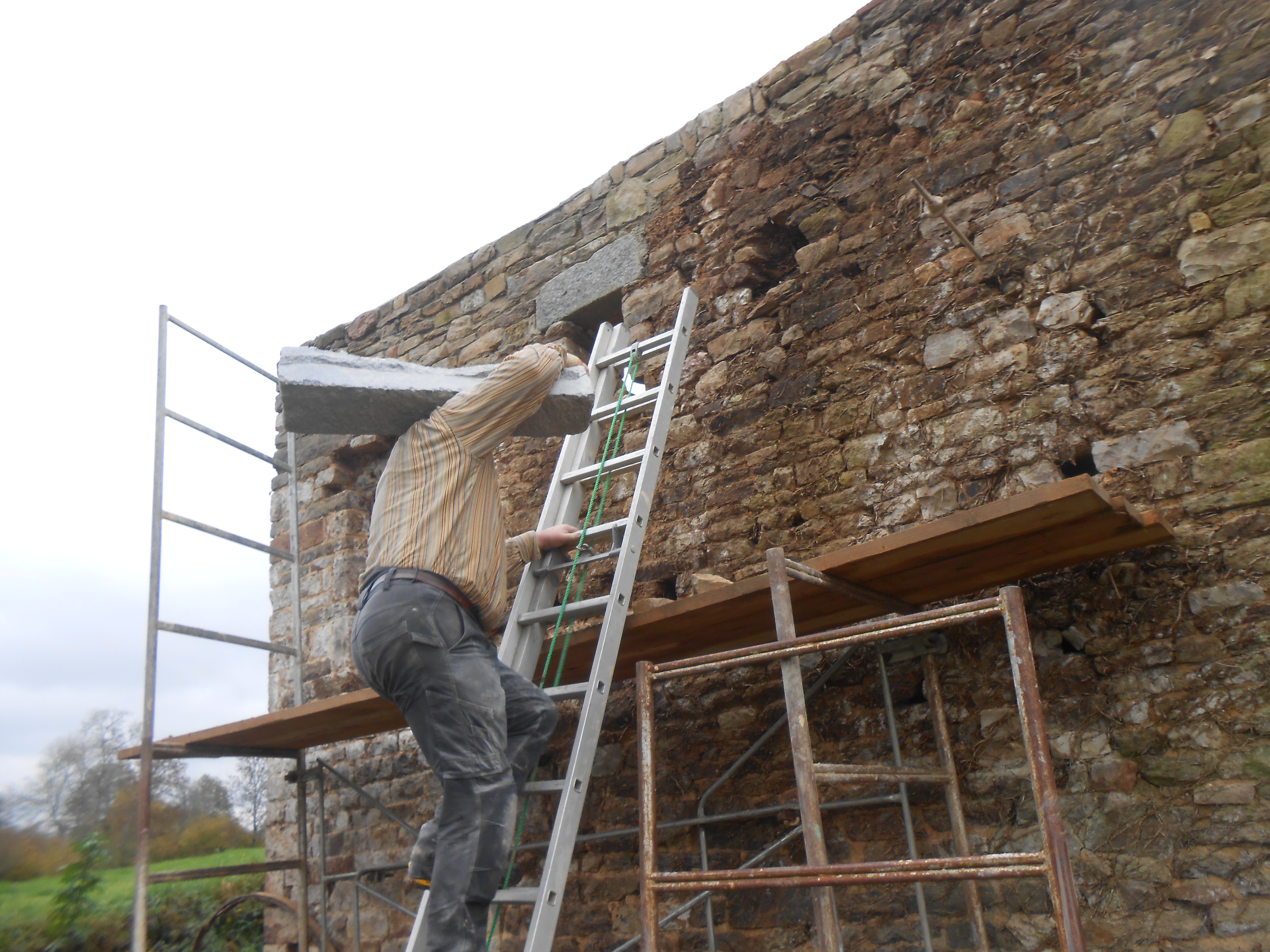 Après: Mur Nord en cours de restauration